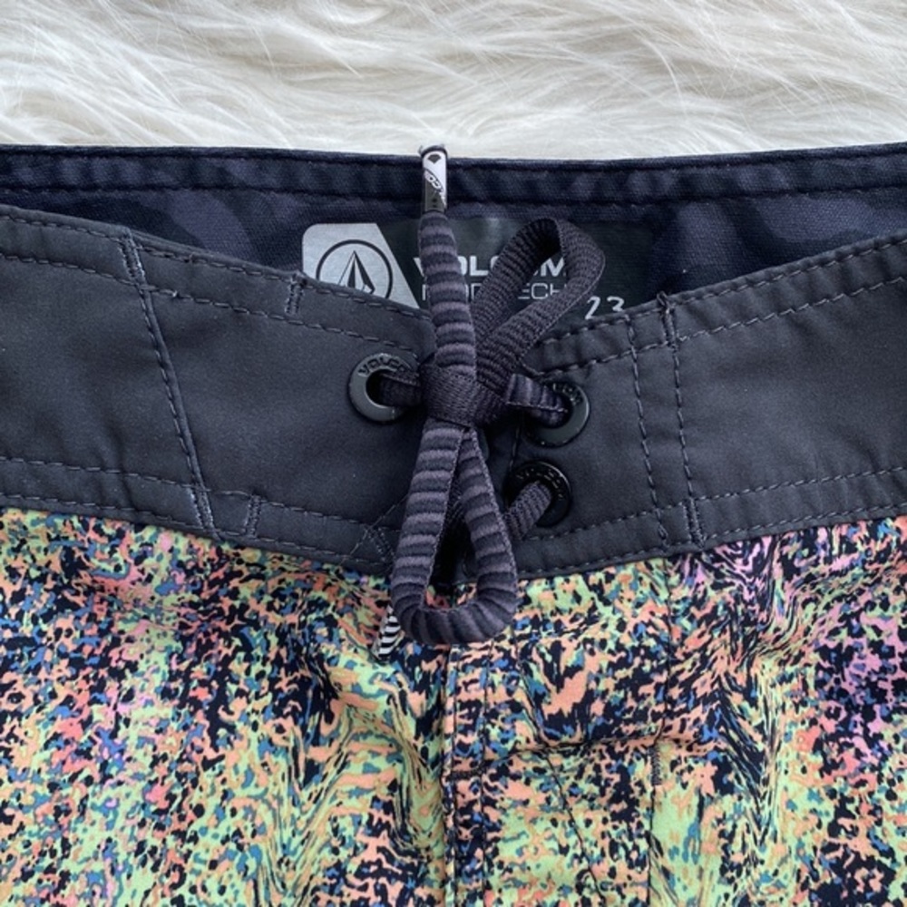 Volcom | Mod-Tech Multicolored Print Board Shorts - Picture 4 of 14